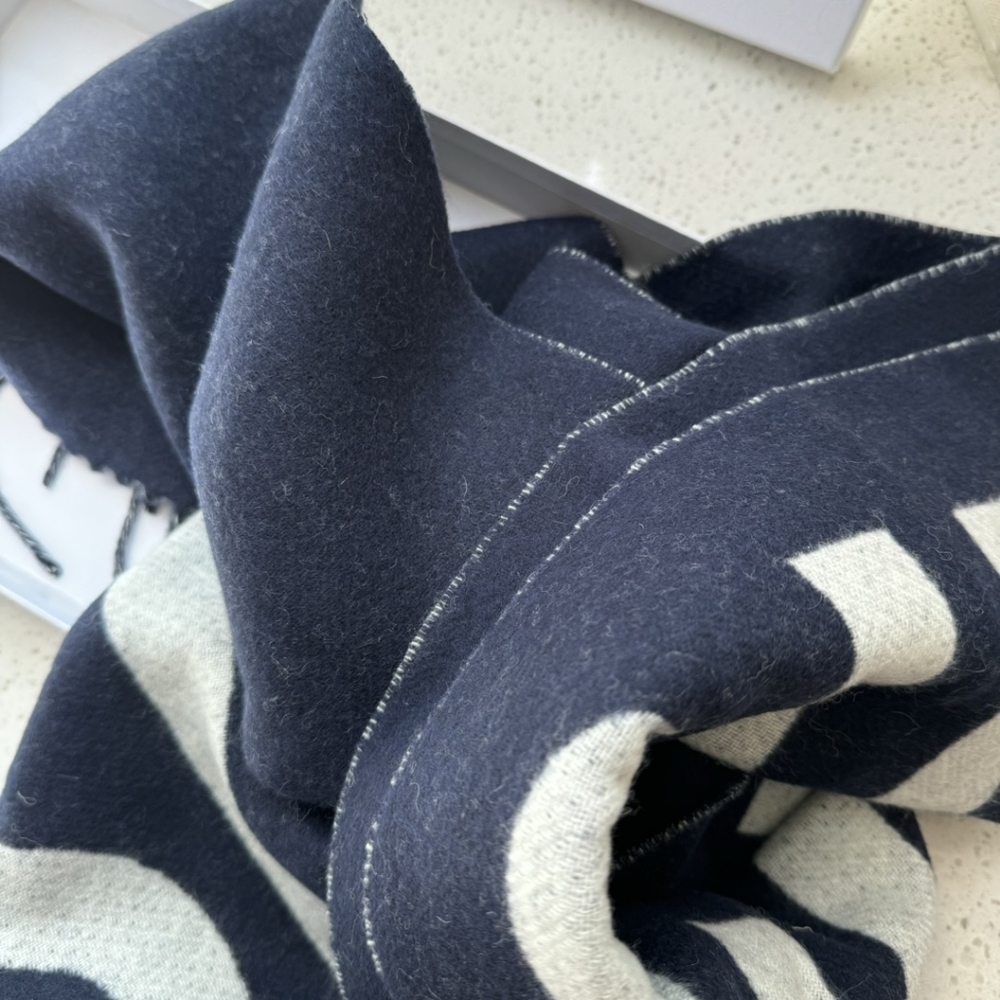 jacquemus navy scarf - Picture 3 of 5